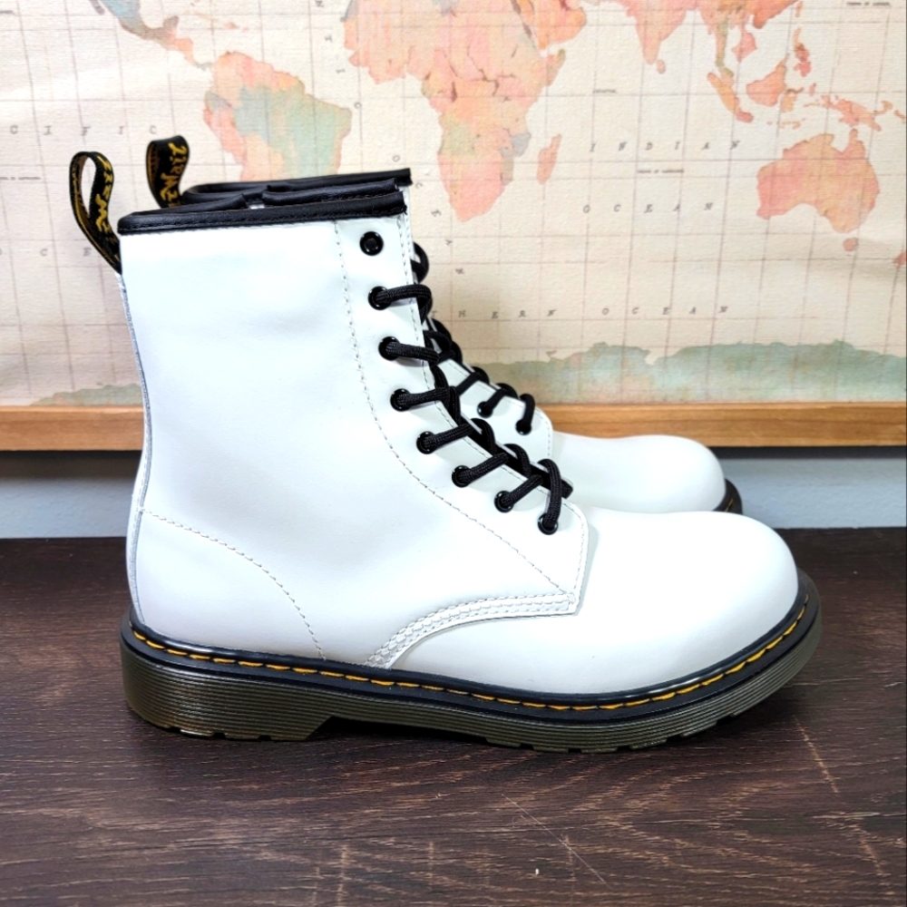 BRAND NEW Dr. Martens, 1460 Smooth Leather Lace Up Combat Boots Women's Size 7.0